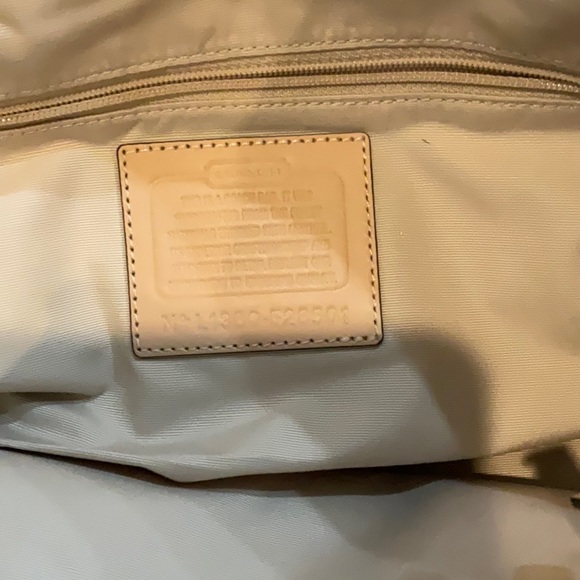 Coach purse, Signature stripe - Picture 5 of 9